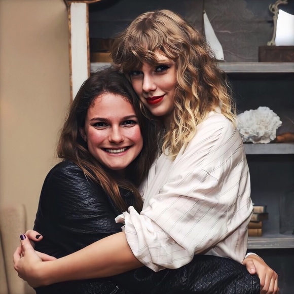 Hi! I’m Giselle ⭐️ - Picture 3 of 6